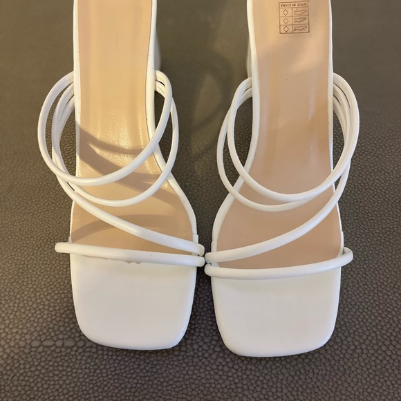 Never worn, white block heels! 7.5 - Picture 2 of 4